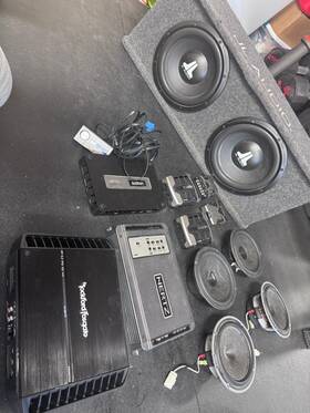 00058411201141 Jl Audio Selling A Sound System...semi New ..in Good Condition..everything Works Perfect