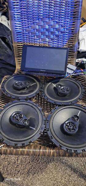 Speakers1 Pioneer Dmh-w3000 Nex Stereo With 4 Rockford Fosgate