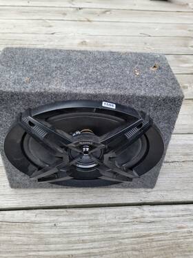 Sony Xs-fb693e 6x9 Car Audio Speaker Mounted In A Carpeted Enclosure Box. Cone