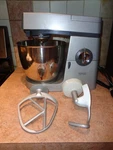 Kenwood Major Heavy Duty Classic Mixer W/bowl & Accessories KM800 Works Great. Fixed Price $79.00.