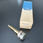 Vintage Nos Bendix On/off Volume Auto Radio Part 2056738 0702. Fixed Price $14.00.