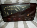V.nice Vintage Mid Century Zenith R721 Bakelite Am/fm Tube Radio. Fixed Price $95.00.