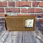 Vtg Channel Master 6506 6-TRANSISTOR Deluxe Am Radio Red + Case Powers On. Fixed Price $15.00.